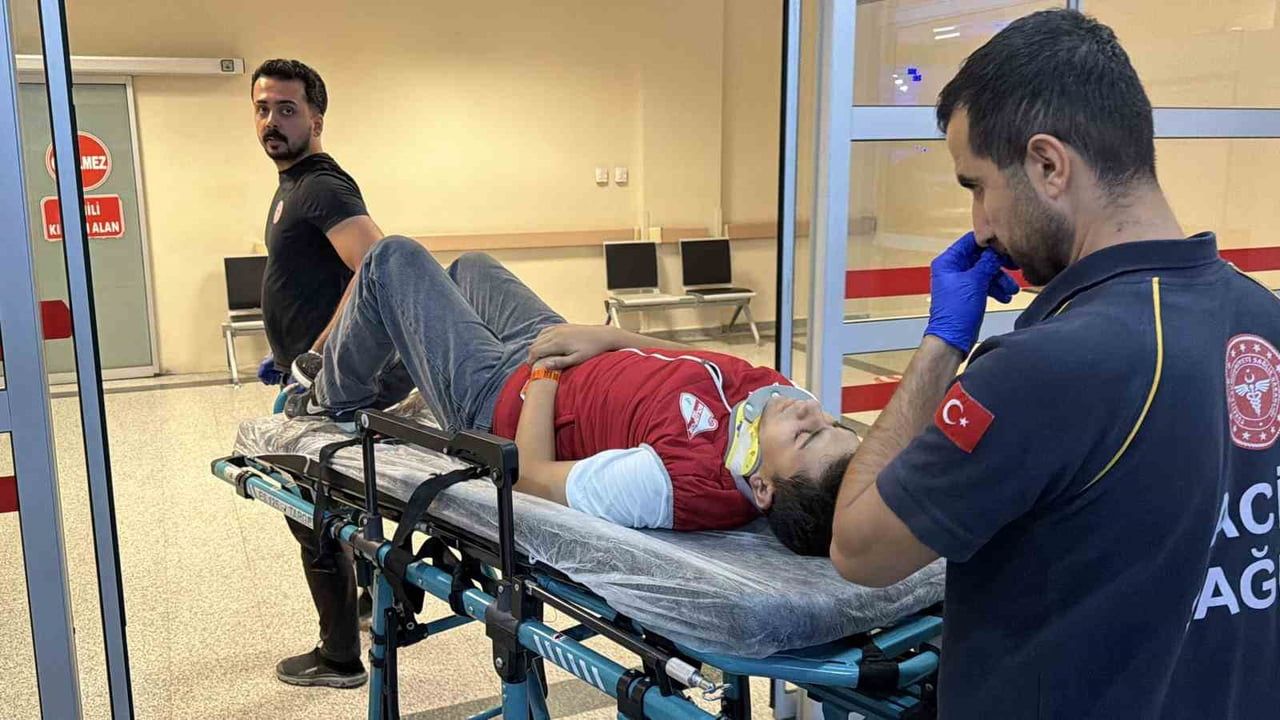 ADIYAMAN’DA SÜRÜCÜSÜNÜN KONTROLÜNÜ KAYBETTİĞİ ELEKTRİKLİ BİSİKLETİN DEVRİLMESİ SONUCU 1 KİŞİ...