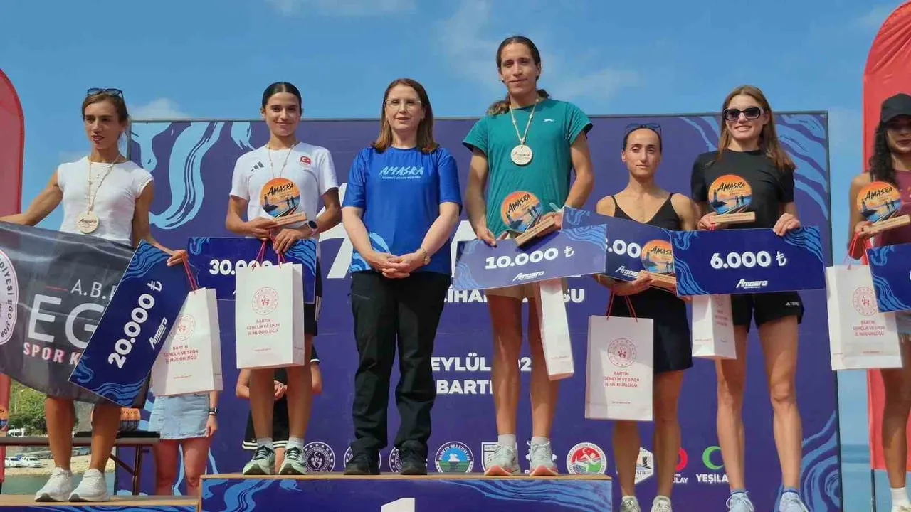 DERECEYE GİRENLERE ÖDÜLLERİ BARTIN VALİSİ NURTAÇ ARSLAN TARAFINDAN VERİLDİ