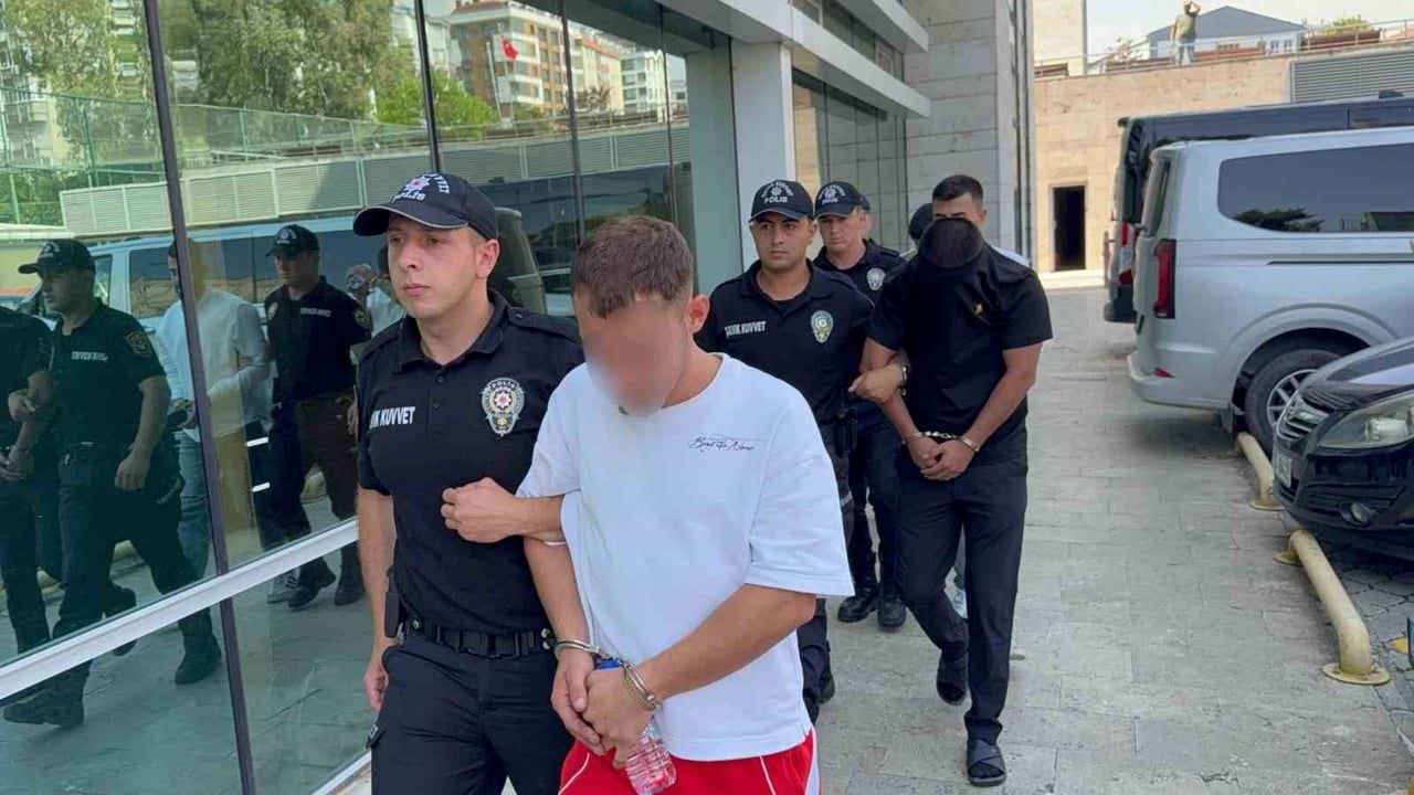 SAMSUN’DA NARKOTİK POLİSİNİN DÜZENLEDİĞİ 4 AYRI UYUŞTURUCU OPERASYONUNDA GÖZALTINA ALINAN 4...