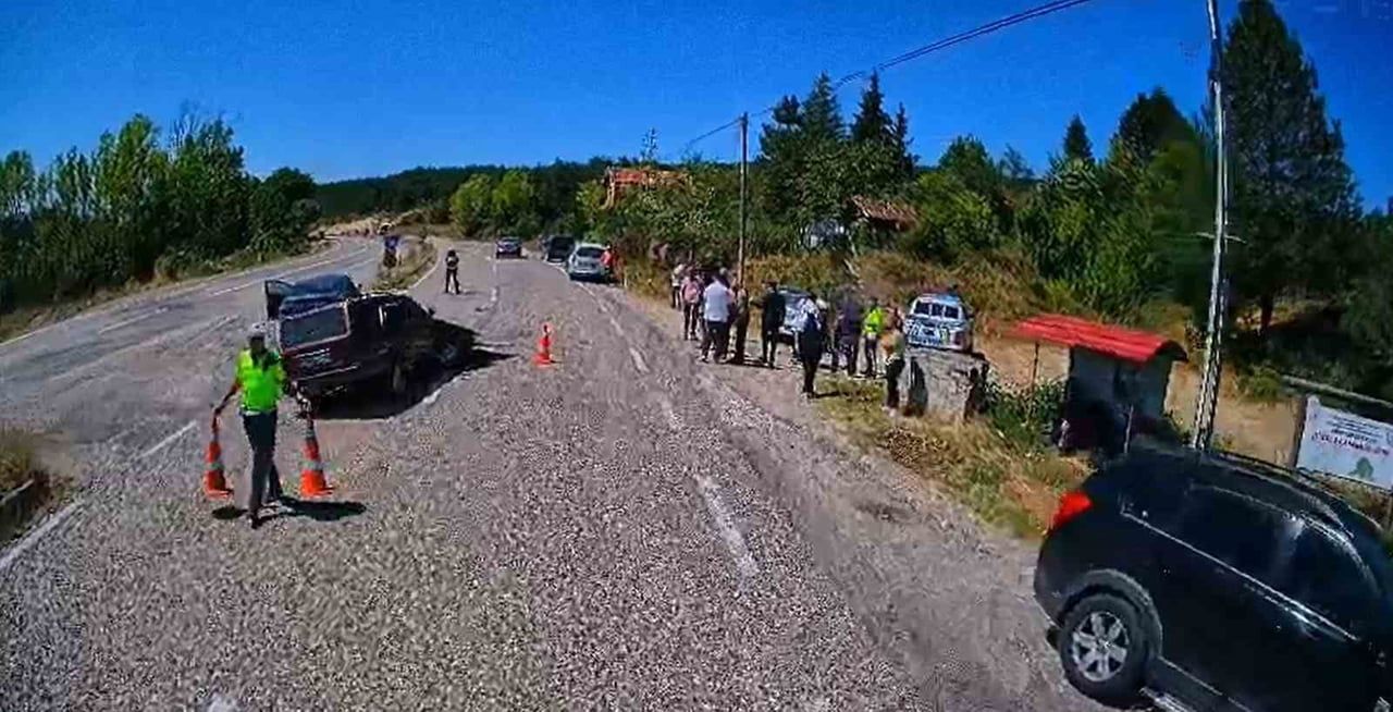 KASTAMONU’DA OTOMOBİLİN KONTROLDEN ÇIKARAK KAZA YAPMASI NETİCESİNDE MEYDANA GELEN TRAFİK KAZASINDA...