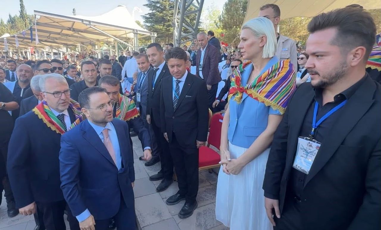 ADALET BAKANI AKIN GÜRLEK SÖĞÜT ŞENLİKLERİ İÇİN İLÇEYE GELDİ