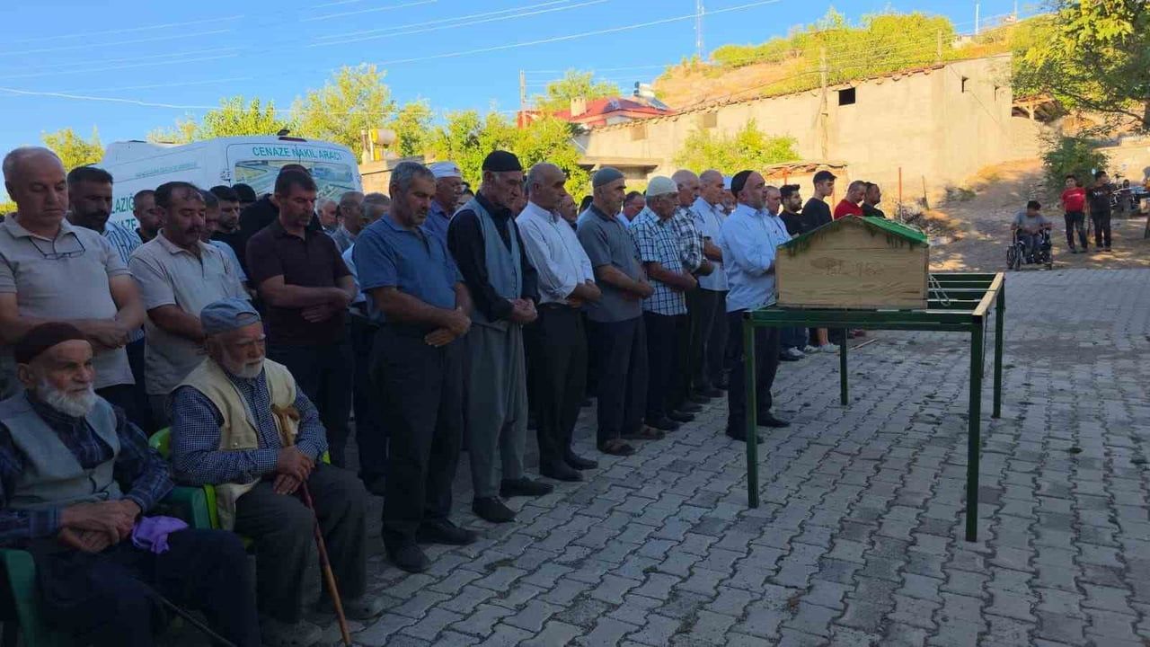 DİYARBAKIRLI 26 YAŞINDAKİ EMRULLAH DİRİK’E 10 GÜN ÖNCE ELAZIĞ’DA KAMYON ÇARPTI. 9 GÜNLÜK YAŞAM...