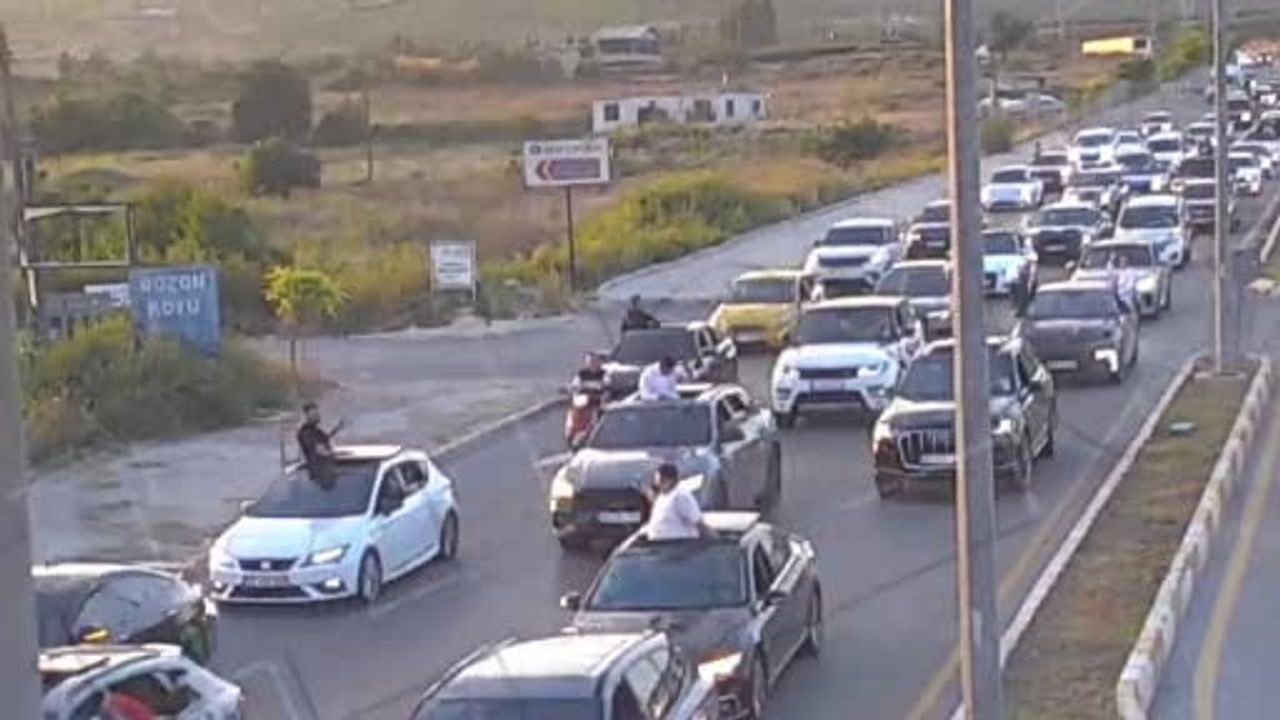Düğün konvoyunda yolu kapatan 7 sürücüye 695 bin 862 lira ceza