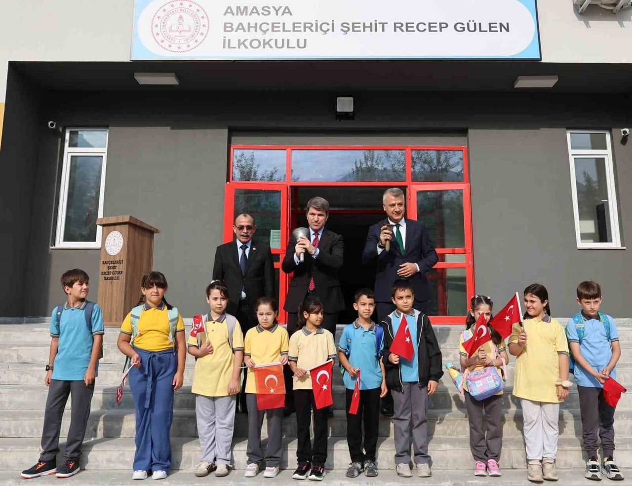 AMASYA’DA 2026-2027 EĞİTİM-ÖĞRETİM YILININ BAŞLAMASIYLA BİRLİKTE 51 BİN 231 ÖĞRENCİ DERS BAŞI...