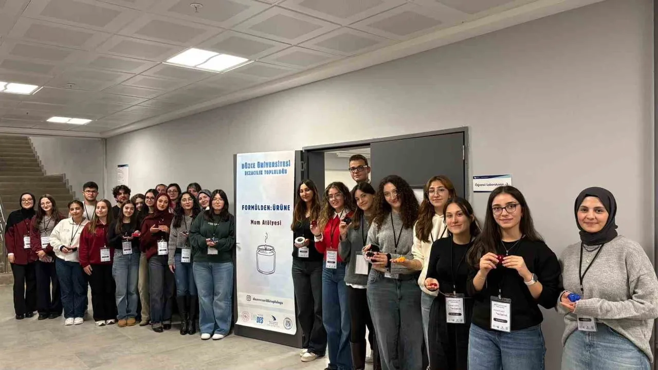 GENÇLİK VE SPOR BAKANLIĞININ ÜNİDES PROGRAMI KAPSAMINDA DÜZCE ECZACILIK TOPLULUĞU TARAFINDAN MUM...