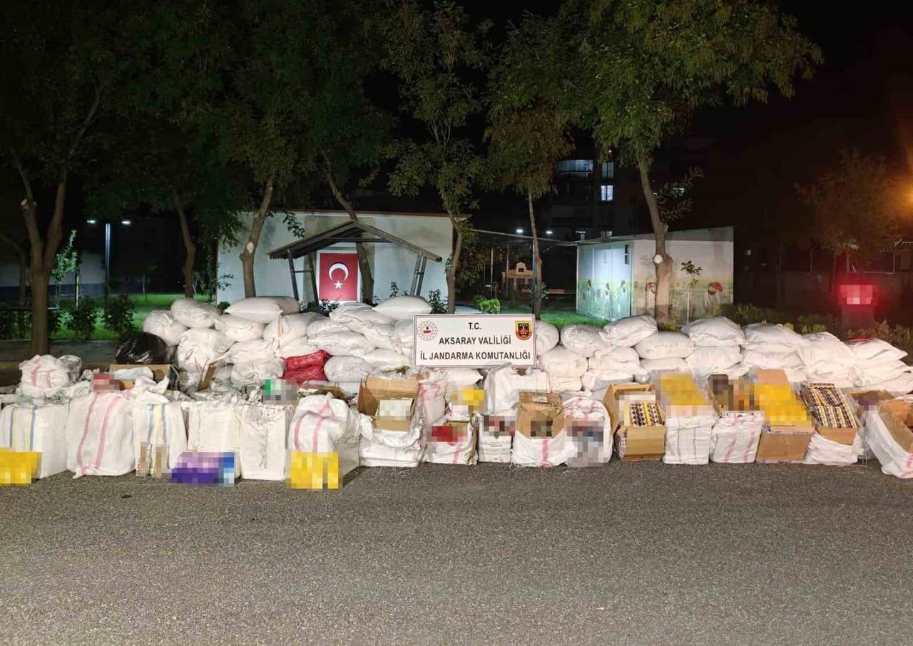 AKSARAY’DA JANDARMA EKİPLERİNİN ŞÜPHE ÜZERİNE DURDURDUĞU TIRDA 5,5 MİLYON LİRA DEĞERİNDE BİRLERCE...