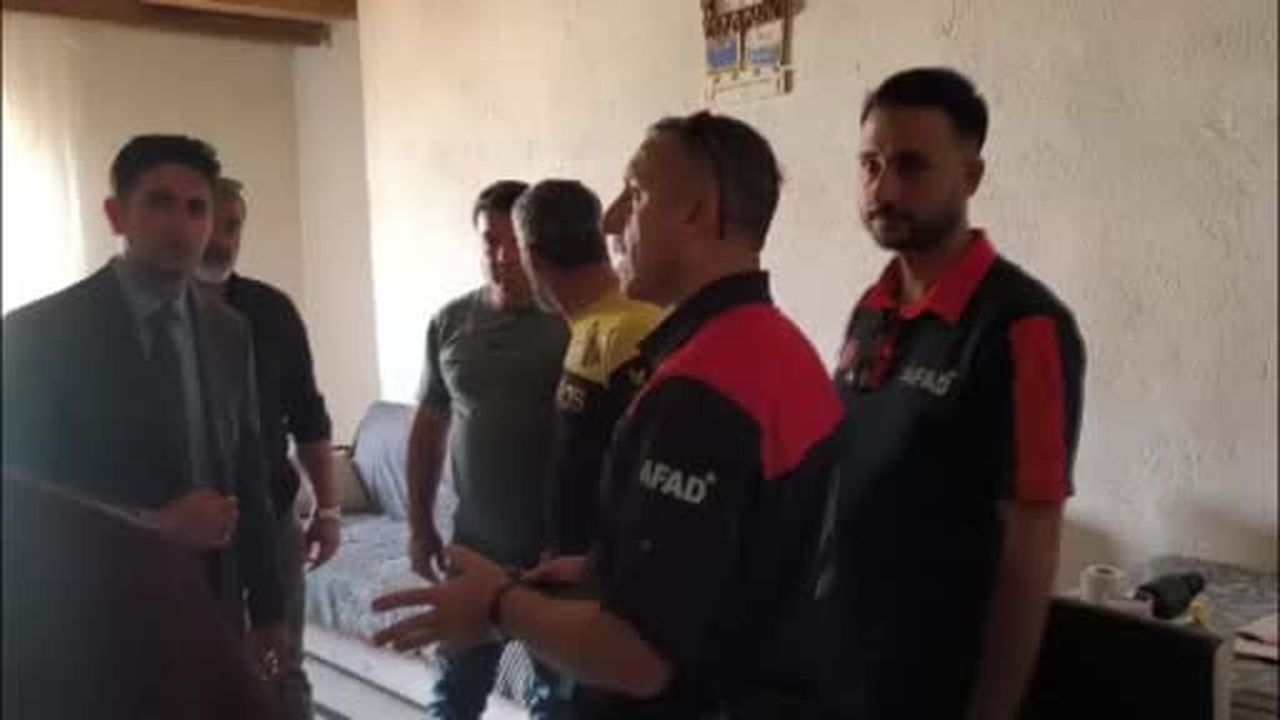Kayseri'deki depremde bazı evlerde hasar oluştu