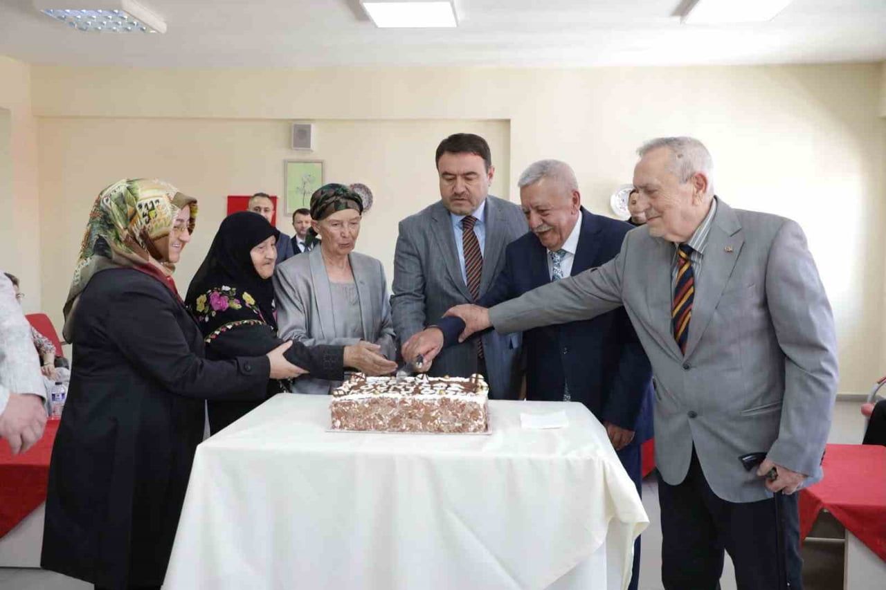 KÜTAHYA’DA DÜNYA YAŞLILAR GÜNÜ’NDE ANLAMLI BULUŞMA