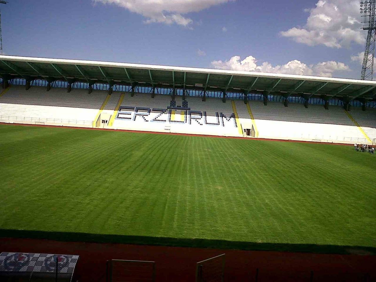KAZIM KARABEKİR STADYUMU'NDA 4 TRİBÜN TAM KAPASİTEYLE AÇILDI