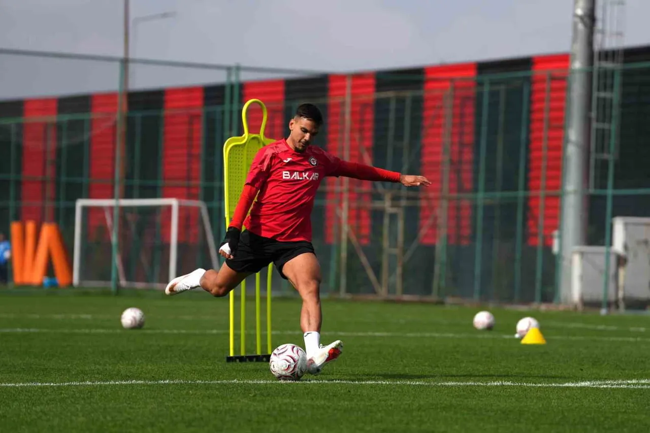 ÇORUM FK EKİBİ ÇALIŞMALARINI SÜRDÜRDÜ