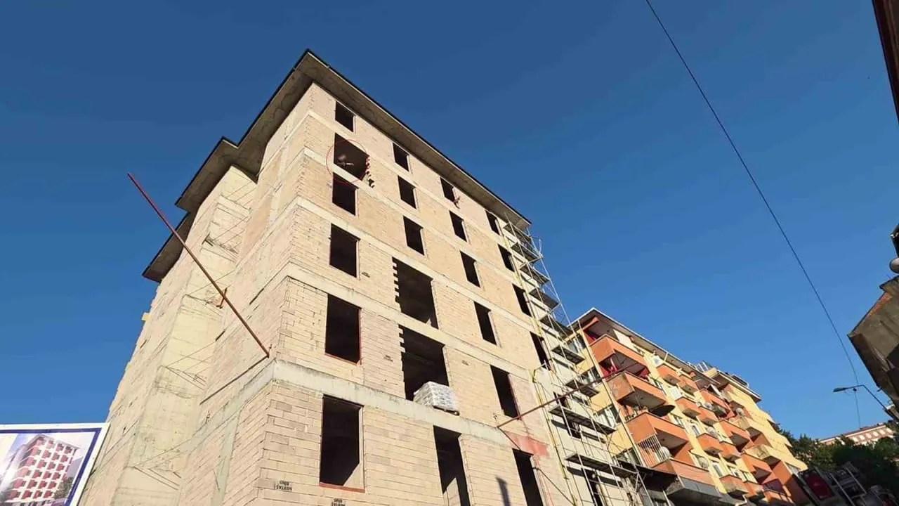 ZONGULDAK'IN KARADENİZ EREĞLİ İLÇESİNDE EŞİYLE TARTIŞTIĞI ÖĞRENİLEN BİR KİŞİ, YAPIMI DEVAM EDEN...