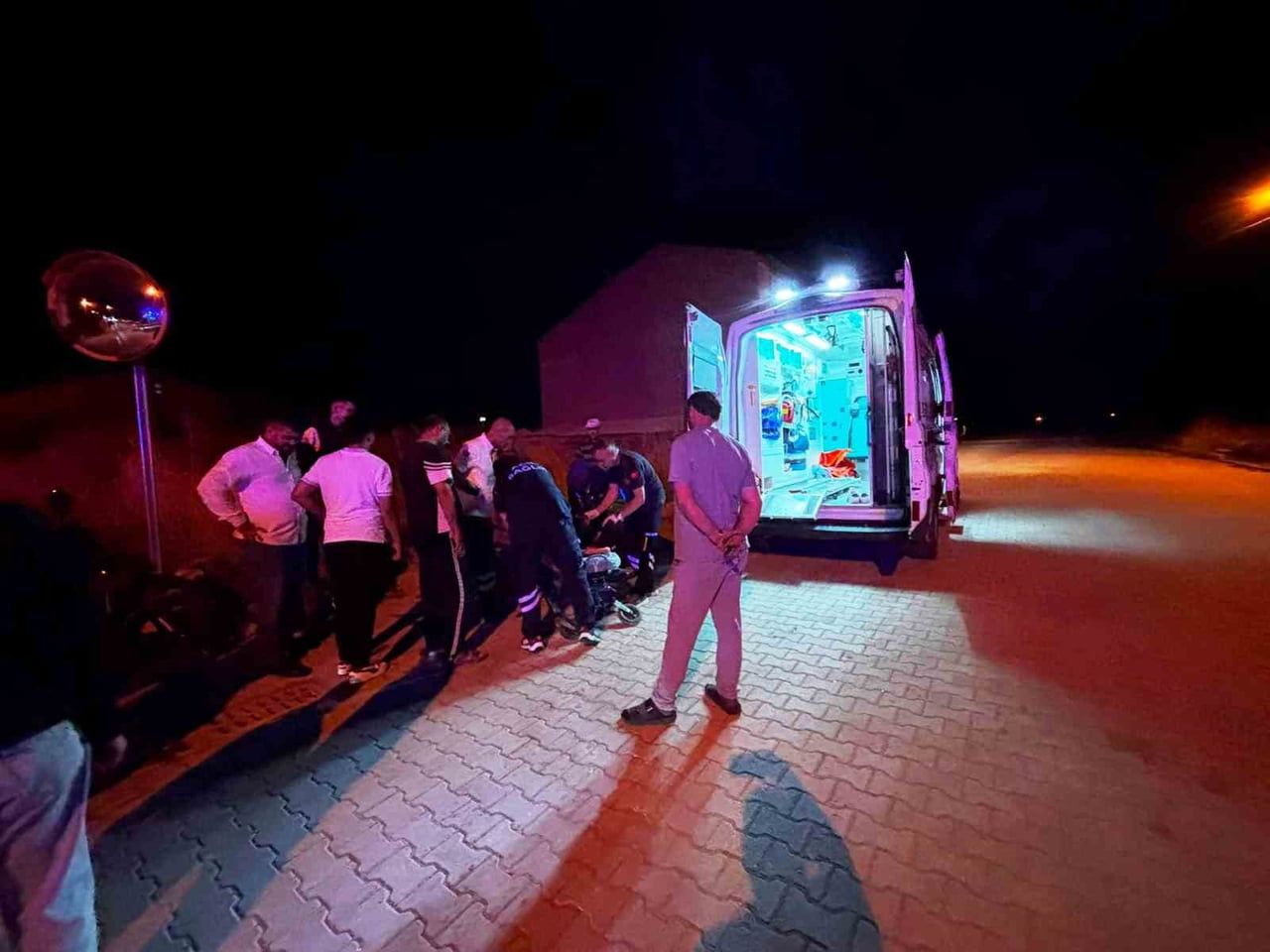 TAVŞANLI’DA AYNI KAVŞAKTA BİR SAAT ARAYLA İKİ KAZA: 3 YARALI