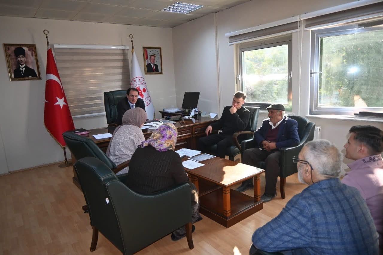 AFYONKARAHİSAR ÇAY KAYMAKAMI HASAN HÜSNÜ TÜRKER, "HALK GÜNÜ" BULUŞMALARI KAPSAMINDA VATANDAŞLARLA...