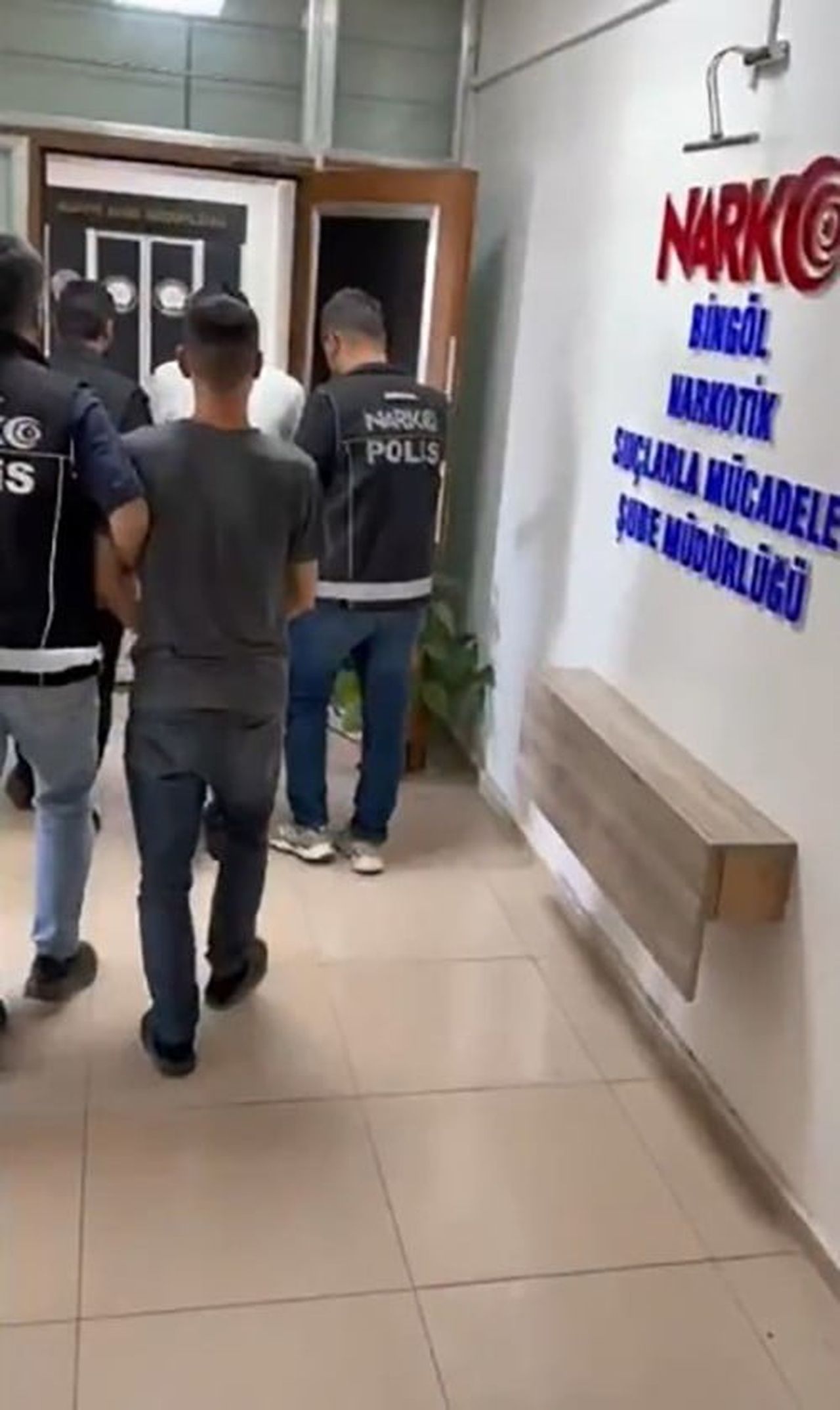 ŞÜPHELİLER, ÇIKARILDIKLARI MAHKEMECE TUTUKLANARAK CEZAEVİNE GÖNDERİLDİ.