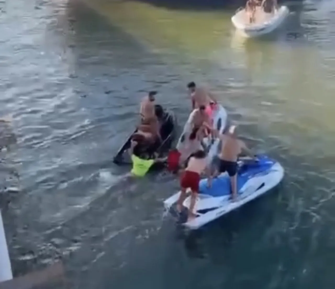 DÜZCE’NİN AKÇAKOCA İLÇESİNDE MELEN DERESİ İLE KARADENİZİN BİRLEŞTİĞİ NOKTADA JETSKİ KAZASI MEYDANA...