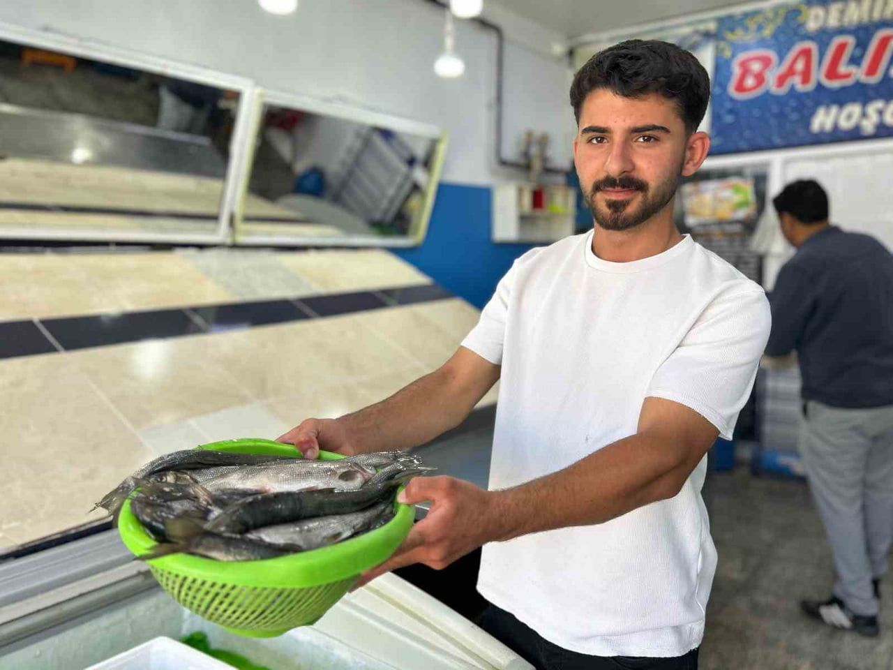 VAN GÖLÜ'NDE YAŞAYAN ENDEMİK TÜR İNCİ KEFALİ, 15 NİSAN-15 TEMMUZ TARİHLERİ ARASINDA UYGULANAN AV...
