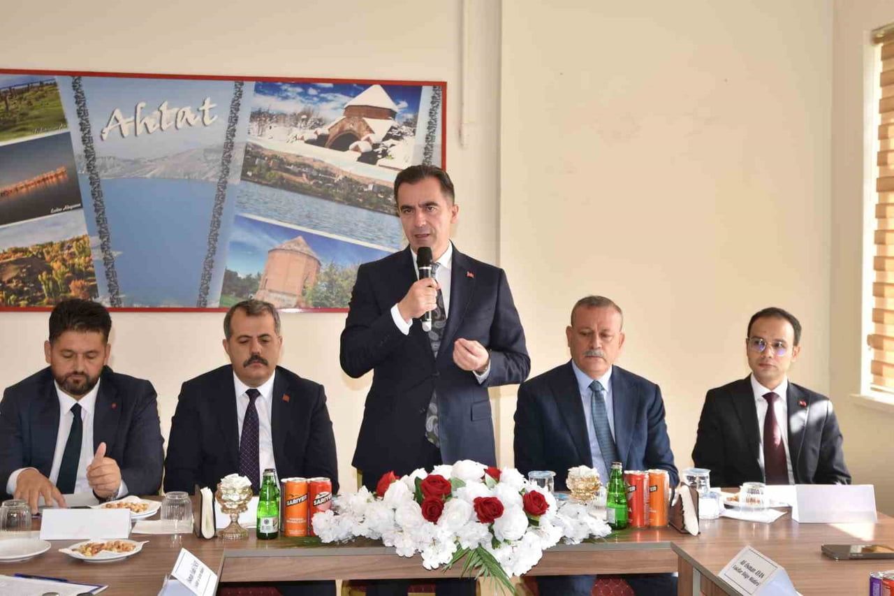 BİTLİS VALİSİ AHMET KARAKAYA, "BİR ŞEHİR SADECE SOKAK VE CADDE DEĞİL, ELBETTE TARİHTEN GELEN...