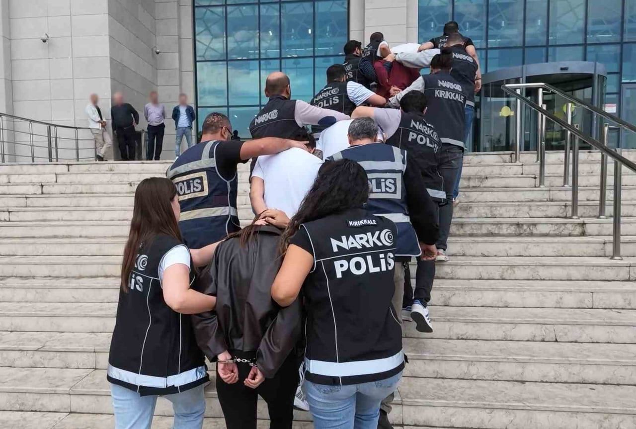 S.B., B.C., S.Ş., G.Ö., S.B.K. VE S.O.D. İSİMLİ ŞÜPHELİLER ADLİYEYE SEVK EDİLDİ