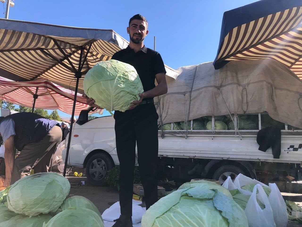 ERZİNCAN'DA TURŞULUK VE YEMEKLİK LAHANALAR TEZGAHTA YERİNİ ALDI