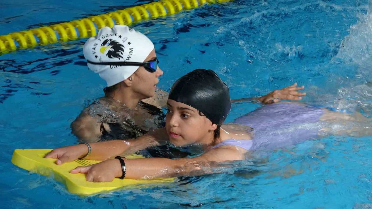 VAN GENÇLİK VE SPOR İL MÜDÜRLÜĞÜ BÜNYESİNDEKİ YENİ TOKİ YARI OLİMPİK YÜZME HAVUZU’NDA YAZ SEZONUNU...