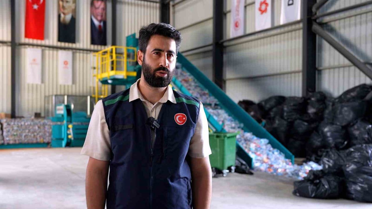 ÇEVRE, ŞEHİRCİLİK VE İKLİM DEĞİŞİKLİĞİ BAKANI MURAT KURUM, DOA MAKİNELERİNE BIRAKILAN İÇECEK...