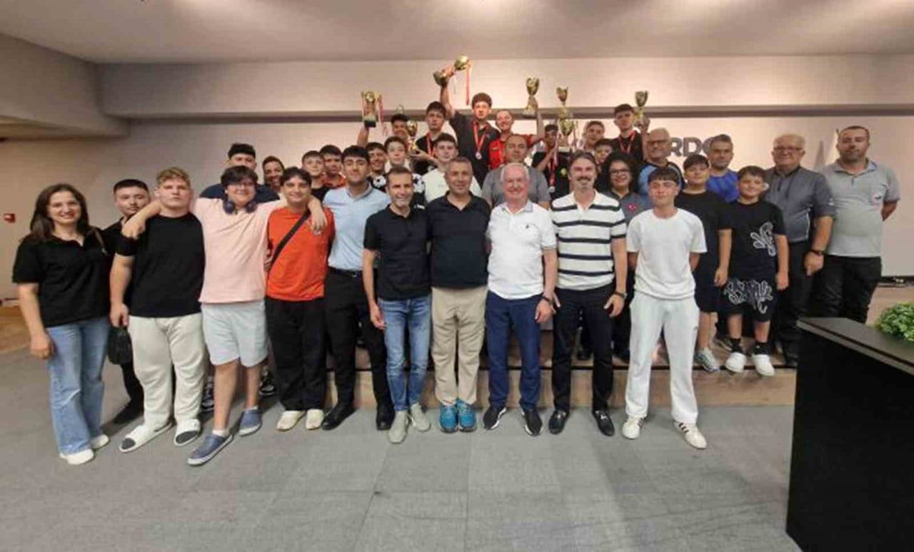 ANKARA’DA 31 AĞUSTOS-3 EYLÜL ARASINDA DÜZENLENEN POOL BİLARDO 8 TOP VE 9 TOP KATEGORİLERİNDE...