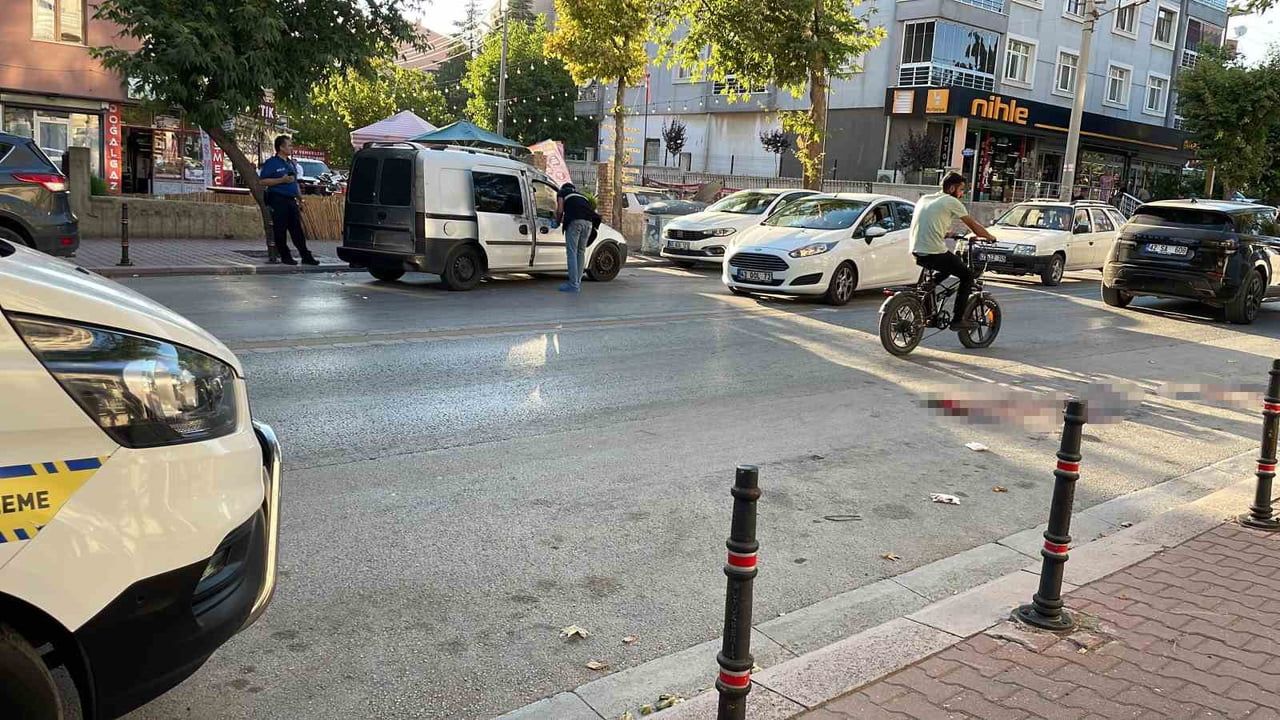 KONYA'DA BİR KİŞİ, SOKAK ORTASINDA BIÇAKLANARAK HAYATINI KAYBETTİĞİ OLAYIN NEDENİ TARAFLARIN...