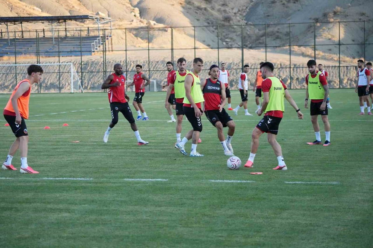 TRENDYOL 1. LİG'DE MÜCADELE EDEN MARDİN 1969 SPOR, 29 AĞUSTOS CUMARTESİ GÜNÜ SAHASINDA VANSPOR...
