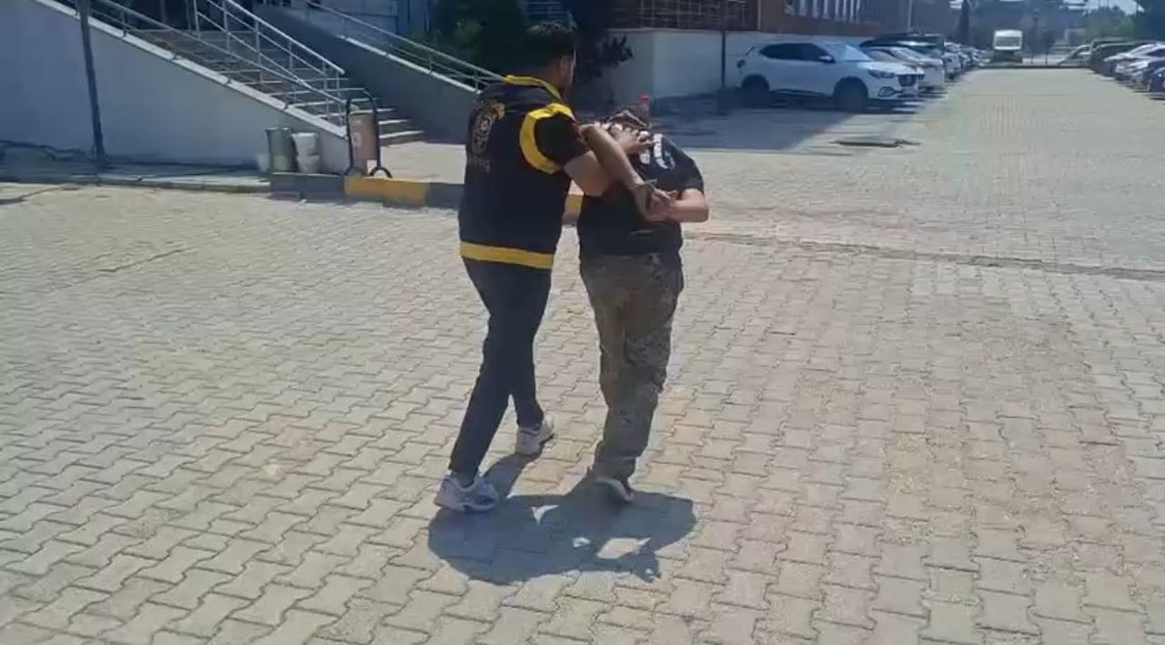 İSKENDERUN’DA 6 YIL 10 AY 15 GÜN KESİNLEŞMİŞ HAPİS CEZASIYLA ARANAN S.A., POLİS EKİPLERİNCE...