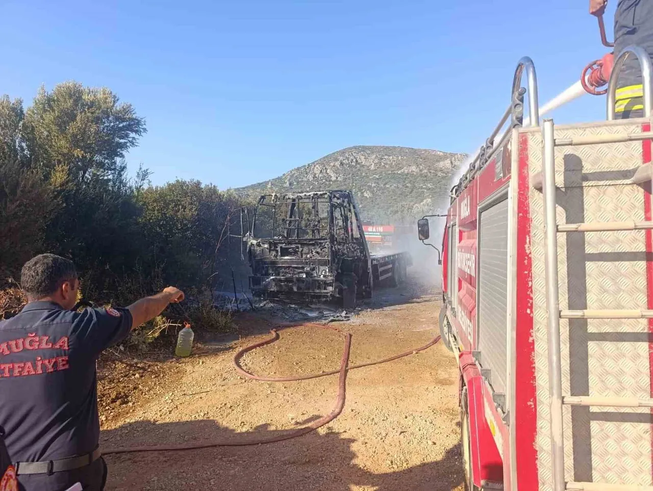 MUĞLA’NIN DATÇA İLÇESİNDE BİR KAMYONETİN YANMASIYLA İLGİLİ YÜRÜTÜLEN SORUŞTURMA KAPSAMINDA...