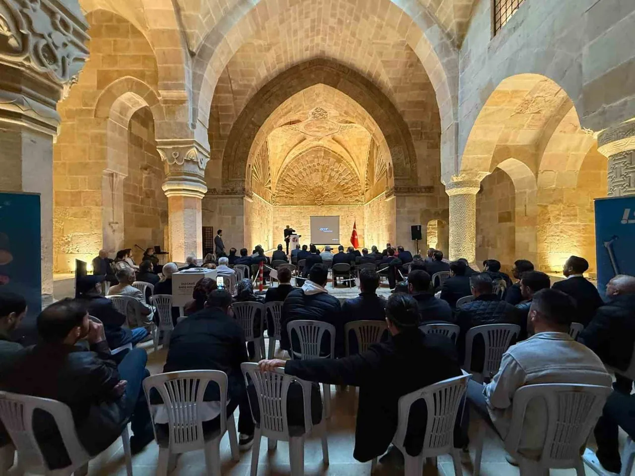 UNESCO DÜNYA MİRASI LİSTESİ’NDE YER ALAN DİVRİĞİ ULU CAMİİ VE DARÜŞŞİFASI, DİZ ARTROZUNDA A’DAN...