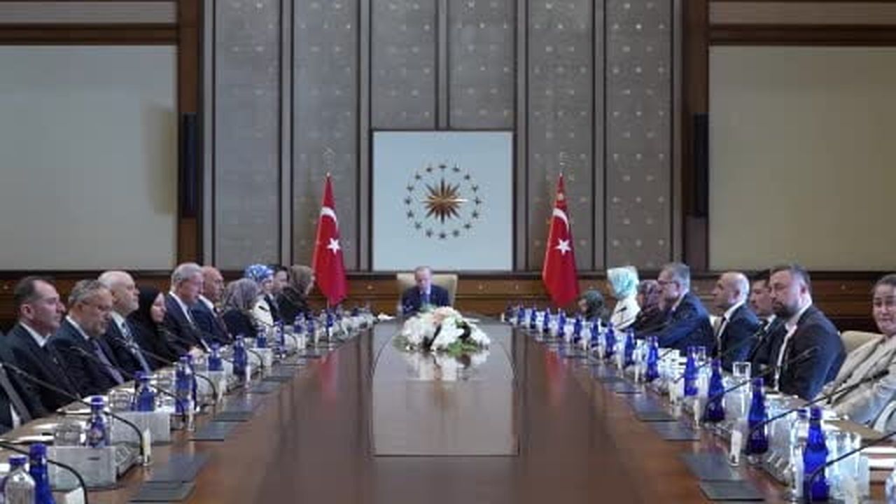 Cumhurbaşkanı Erdoğan, Cumhurbaşkanlığı Külliyesi'nde şehit ailelerini kabul etti
