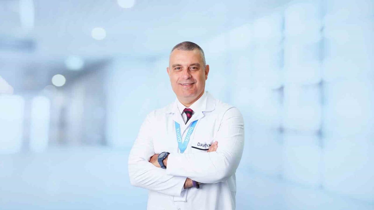 DAVİVA AVCILAR HASTANESİ GÖZ HASTALIKLARI BÖLÜMÜ’NDEN OP. DR. DİCLEHAN ALİ DİCLE, HALK ARASINDA...