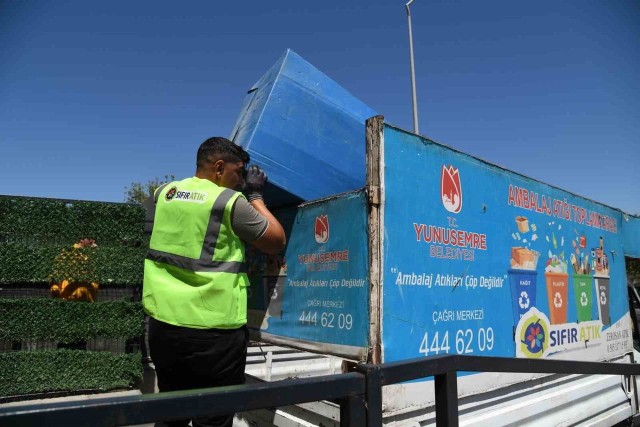 YUNUSEMRE BELEDİYESİ’NİN 7 GÖZLÜ MOBİL ATIK GETİRME MERKEZLERİ VE ADRESTEN TOPLAMA HİZMETLERİ...