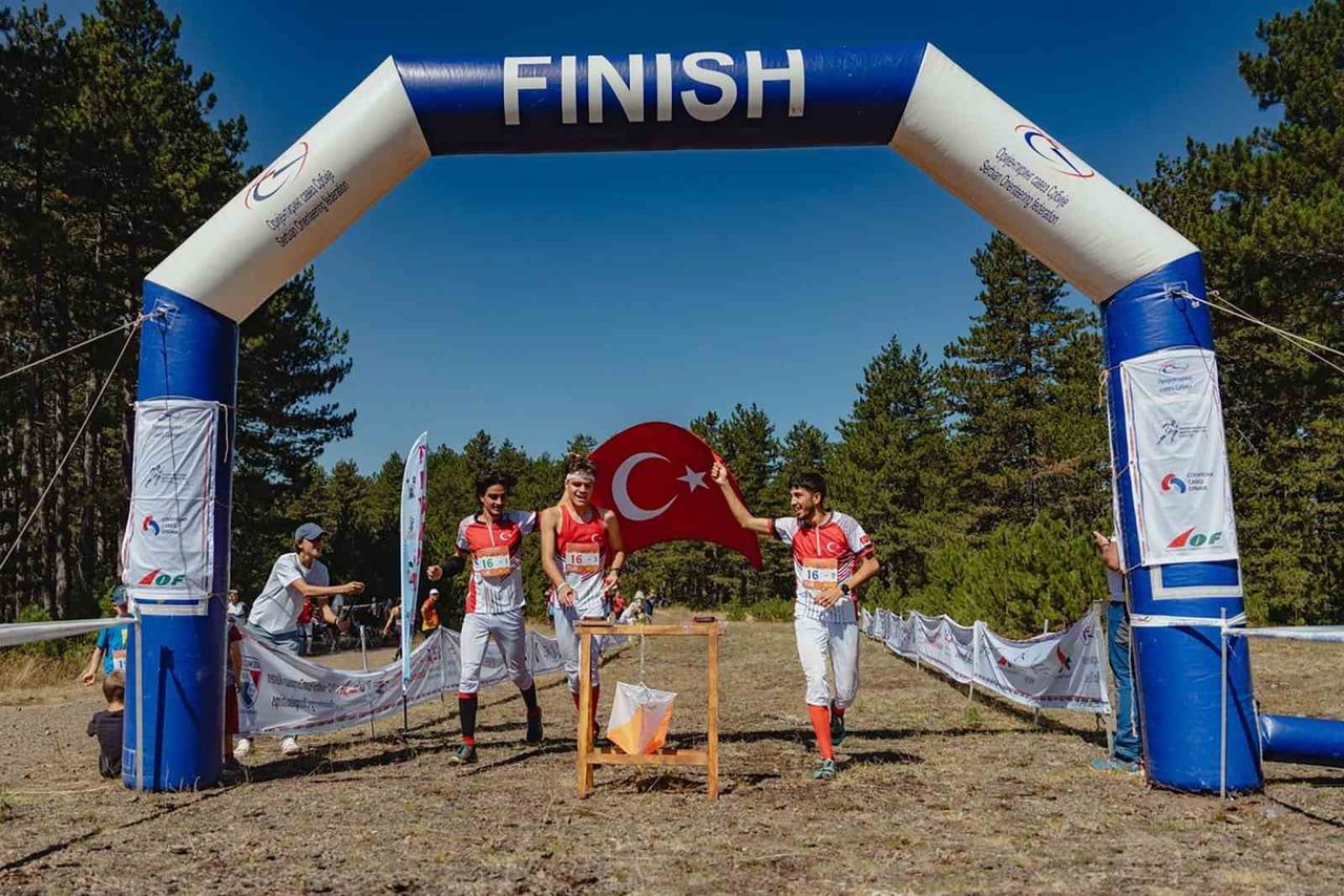 MSKÜ’LÜ ÖĞRENCİDEN SIRBİSTAN’DA ORYANTİRİNG BAŞARISI: 3 MADALYA