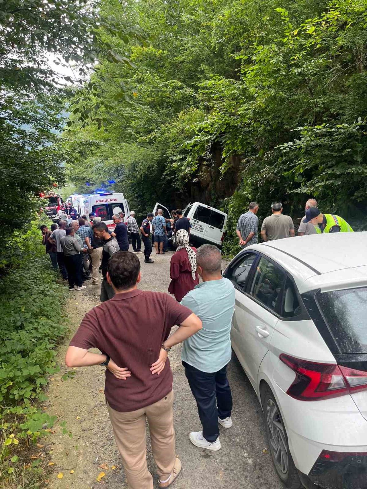 TRABZON'UN ARAKLI İLÇESİNDE BU SABAH MEYDANA GELEN TRAFİK KAZASINDA 5 KİŞİ YARALANDI.