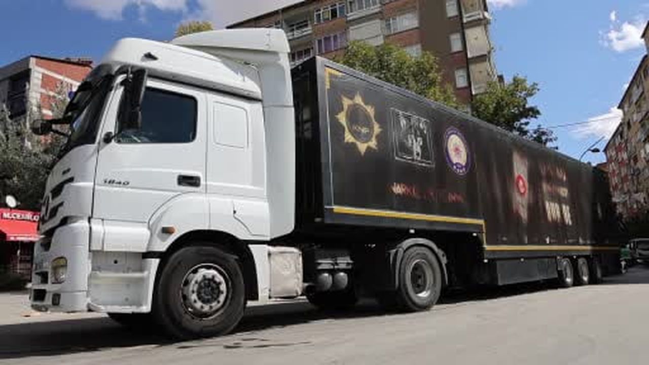 NARKO TIR ilk kez Elazığ'da: Vatandaşlardan yoğun ilgi