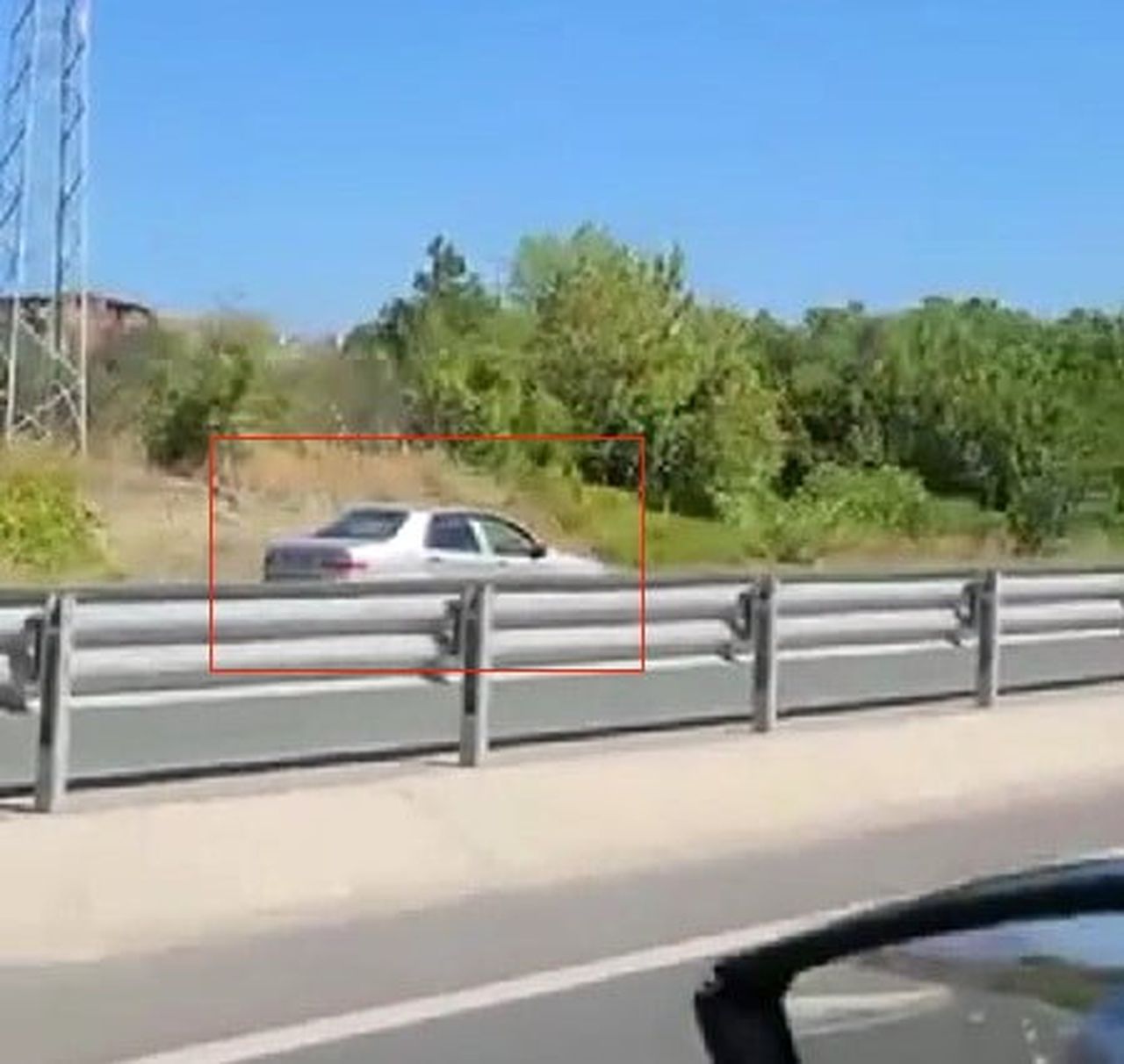 SAFRANBOLU İLÇESİNDE ARACIYLA TRAFİKTE TERS YÖNDE İLERLEYEN SÜRÜCÜYE 90 BİN TL İDARİ CEZA...