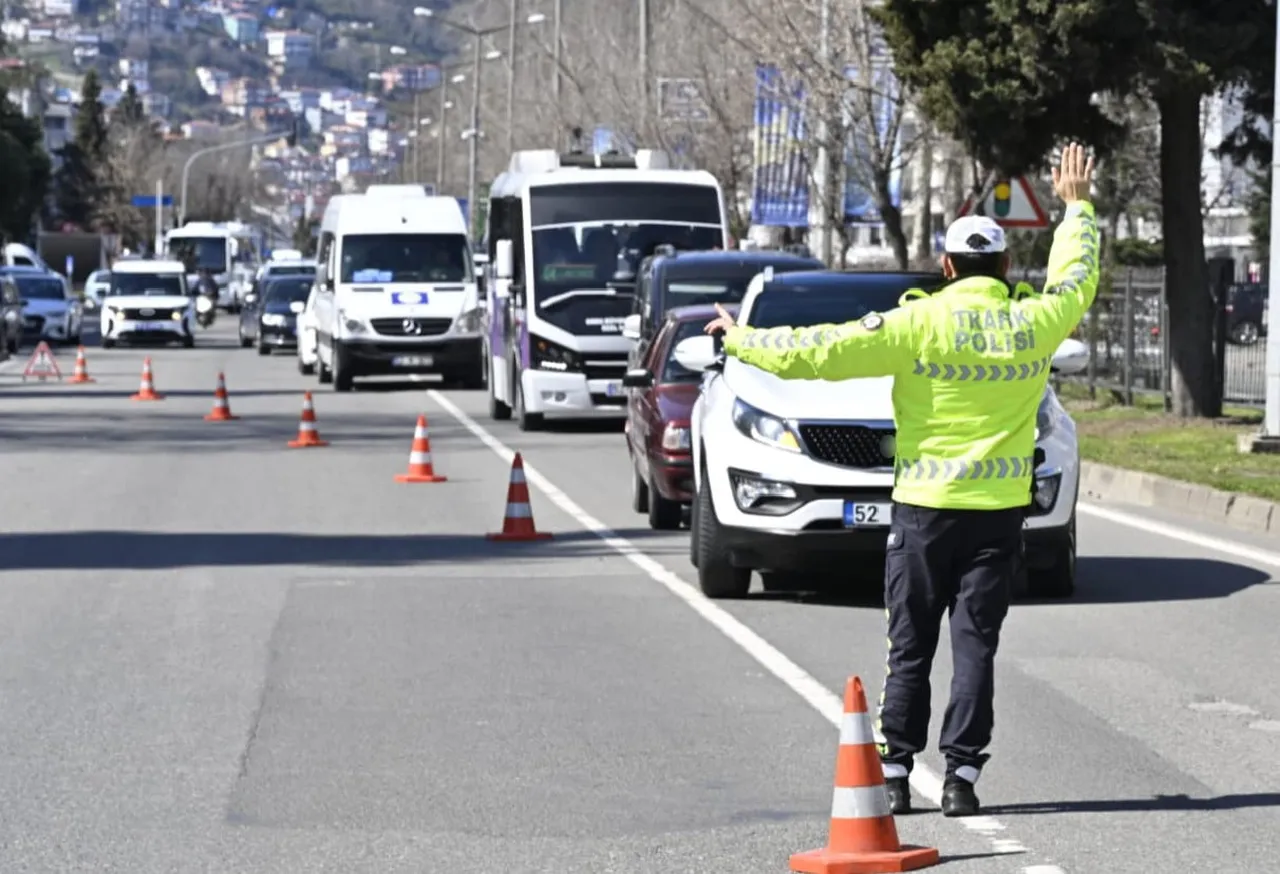 ORDU'DA TRAFİK EKİPLERİNCE SON BİR HAFTADA YAPILAN DENETİMLERDE 19 BİN 527 ARAÇ VE SÜRÜCÜSÜ...