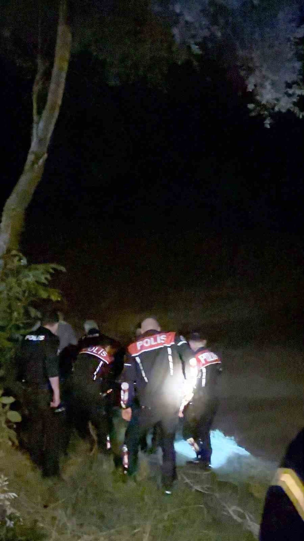 BARTIN’DA IRMAĞA ATLAYAN BİR KİŞİ, EKİPLERİN MÜDAHALESİYLE BOĞULMAKTAN KURTARILDI