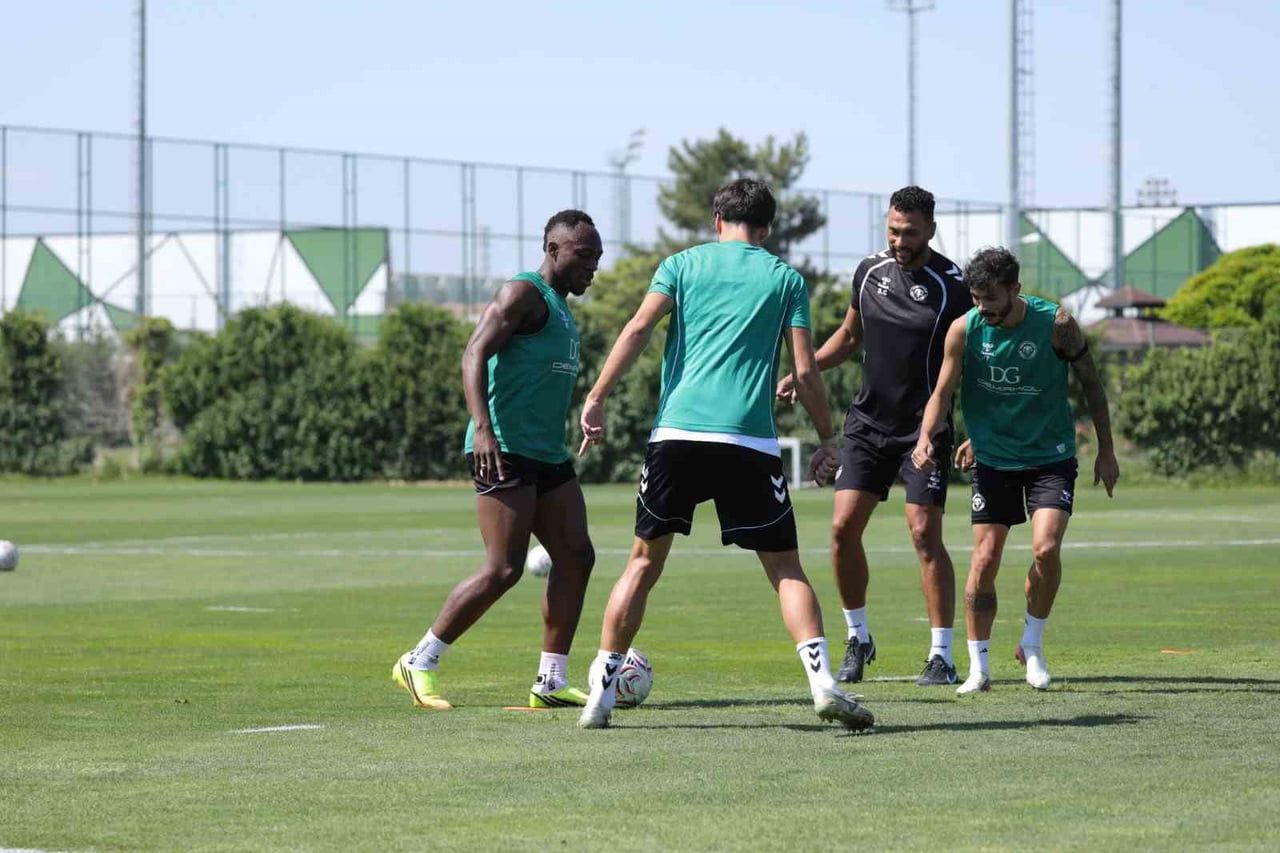 KONYASPOR, TRENDYOL SÜPER LİG'İN 4. HAFTASINDA YARIN DEPLASMANDA OYNAYACAĞI ERZURUMSPOR FK MAÇININ...