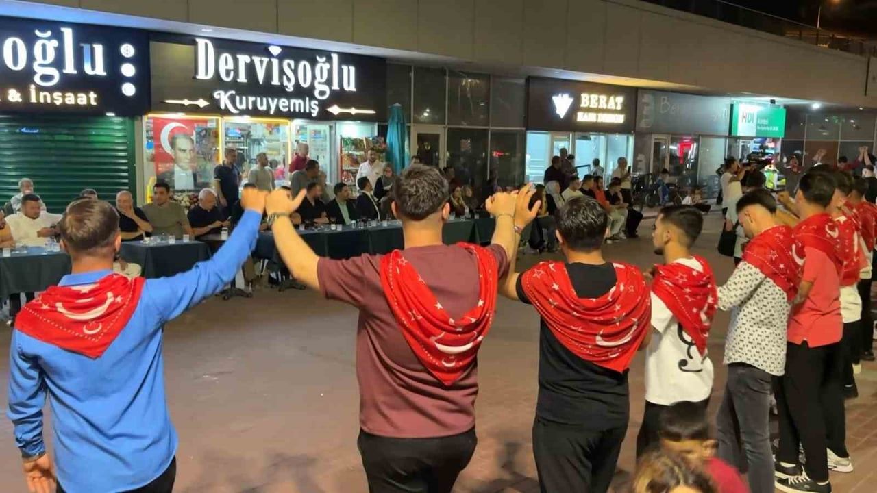 BURSA’NIN OSMANGAZİ İLÇESİNE BAĞLI DEMİRTAŞ MAHALLESİ’NDE ASKERE GİDECEK 50 GENÇ İÇİN DÜZENLENEN...