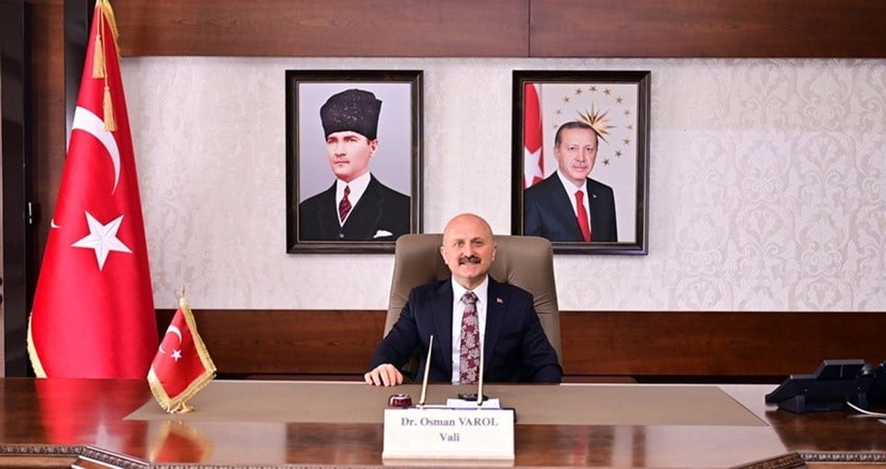 YENİ EĞİTİM ÖĞRETİM YILININ HAYIRLI OLMASI TEMENNİSİNDE BULUNAN AYDIN VALİSİ DR. OSMAN VAROL;...