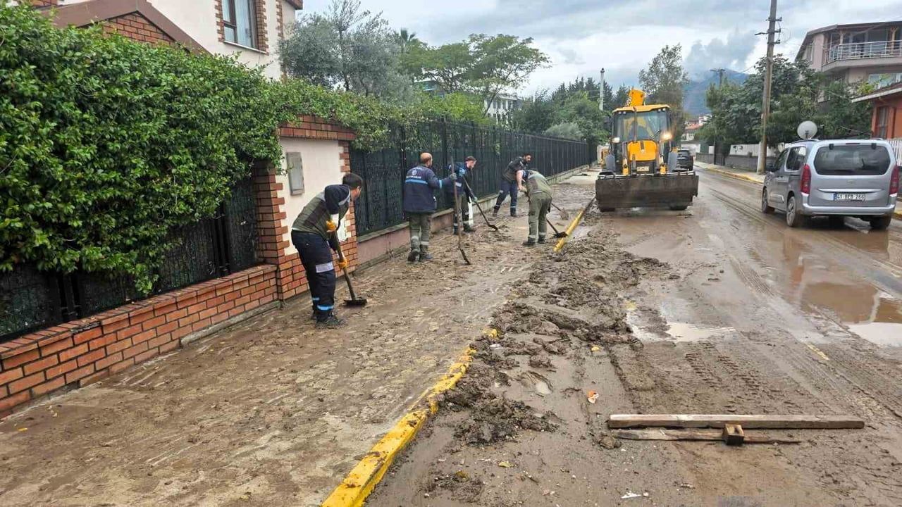 KOCAELİ’DE ŞİDDETLİ YAĞIŞIN ARDINDAN ETKİLENEN BÖLGELERDE HASAR TESPİT, TEMİZLİK VE SU TAHLİYE...