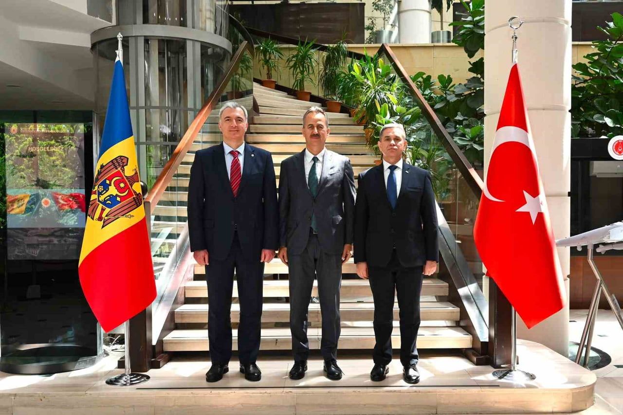 TOPLANTI, SAVUNMA SANAYİİ BAŞKANI HALUK GÖRGÜN (ORTADA), MOLDOVA BAŞBAKAN YARDIMCISI VE EKONOMİK...