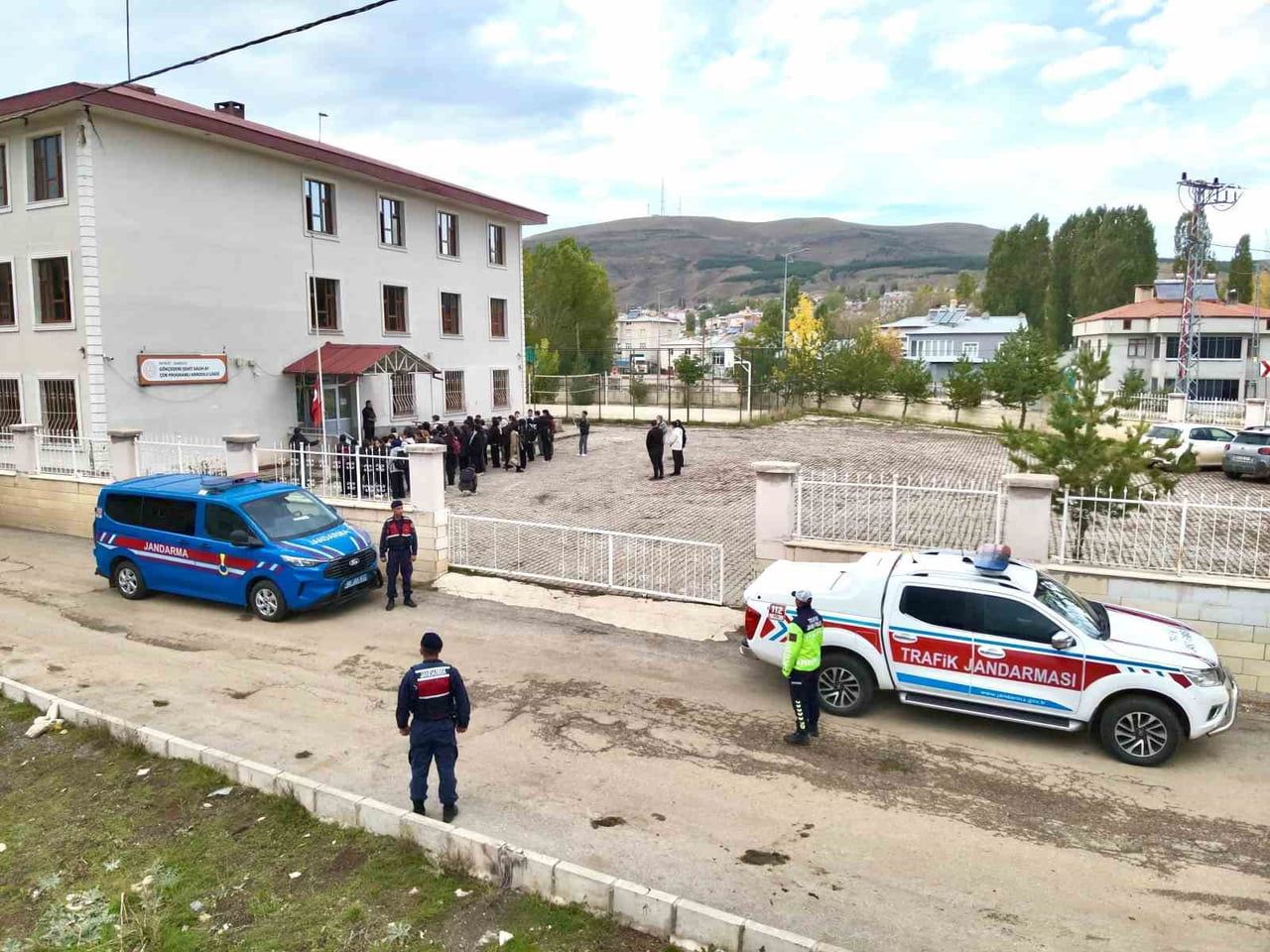JANDARMADAN GÖKÇEDERE’DE OKUL DENETİMİ