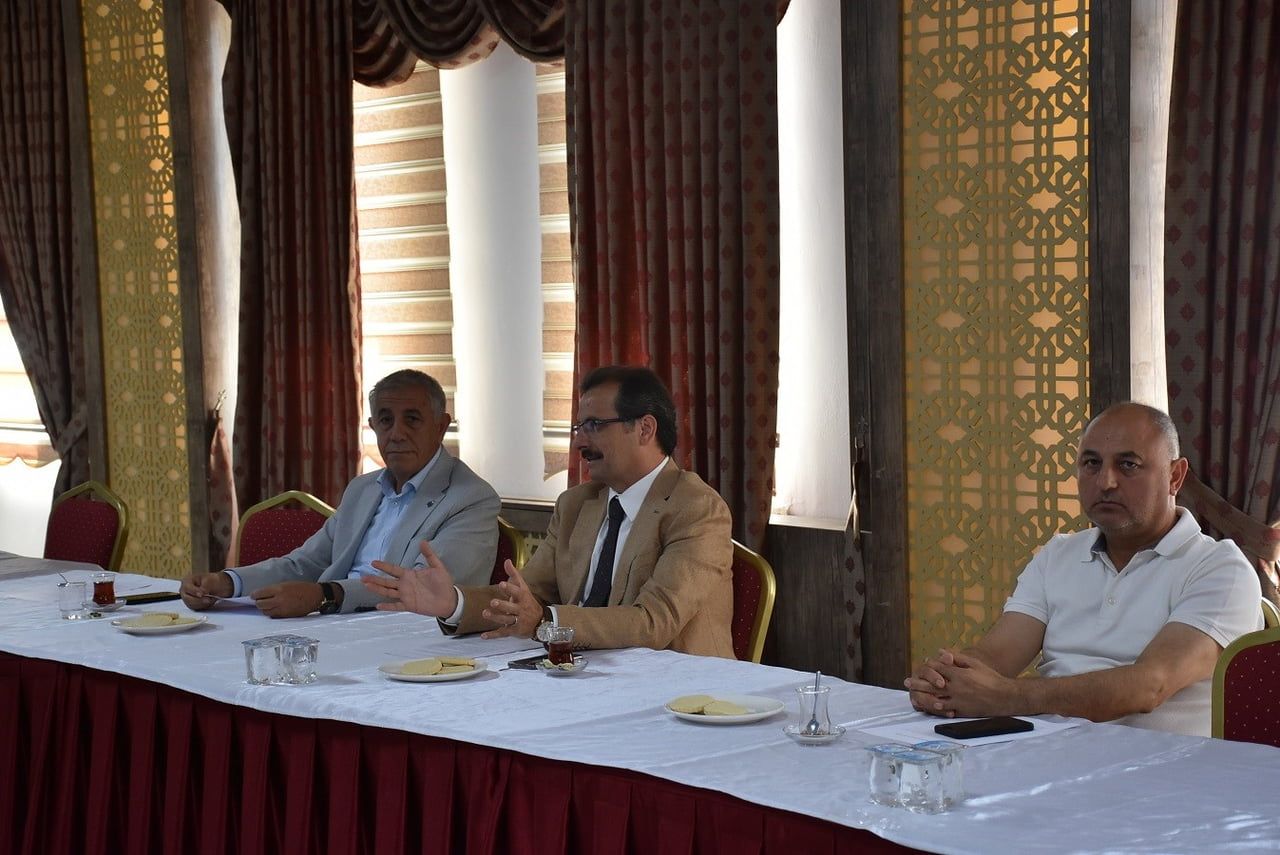 MANİSA’NIN SALİHLİ İLÇE KAYMAKAMI ALİ GÜLDOĞAN BAŞKANLIĞINDA, İLÇENİN ÖNDE GELEN İŞ DÜNYASI...