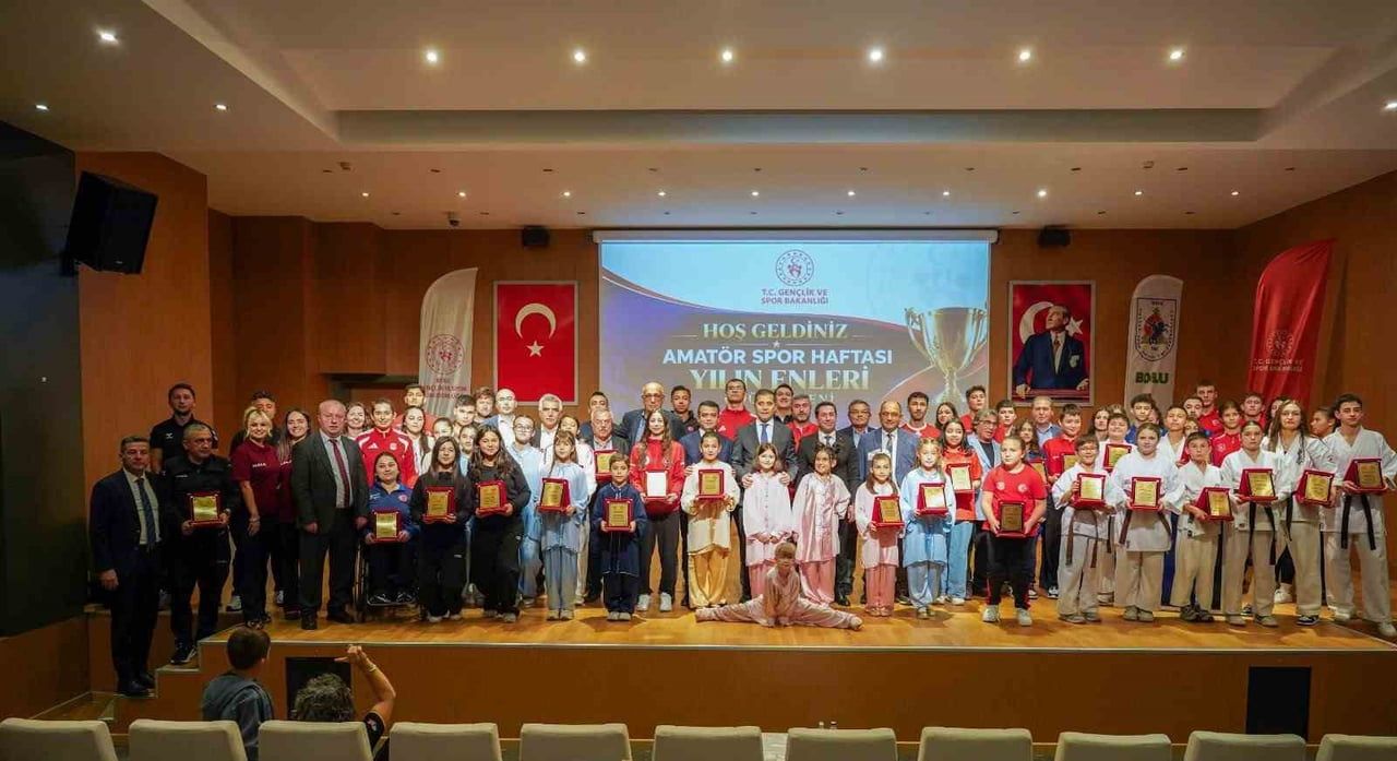 BOLU’DA AMATÖR SPOR HAFTASI KAPSAMINDA DÜZENLENEN "YILIN ENLERİ ÖDÜL TÖRENİ"NDE, FARKLI BRANŞLARDA...