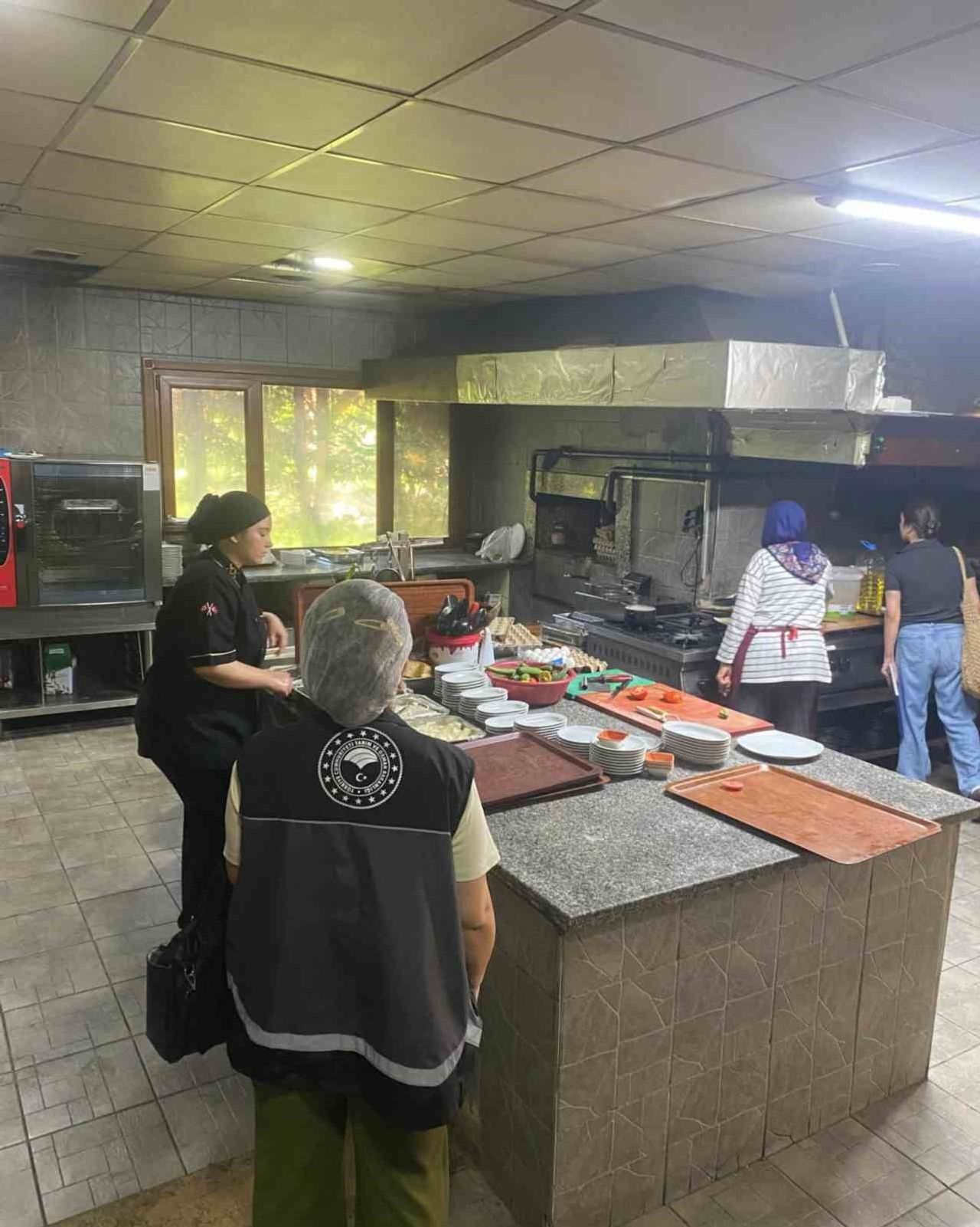 YOL ÜSTÜNDEKİ GIDA NOKTALARINA YAKIN TAKİP