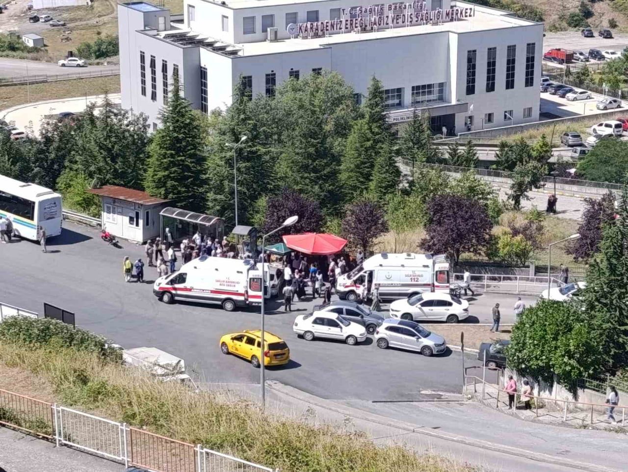 ZONGULDAK'IN KARADENİZ EREĞLİ İLÇESİNDE SÜRÜCÜSÜNÜN KONTROLDEN ÇIKAN OTOMOBİLİN RAMPA AŞAĞIYA...